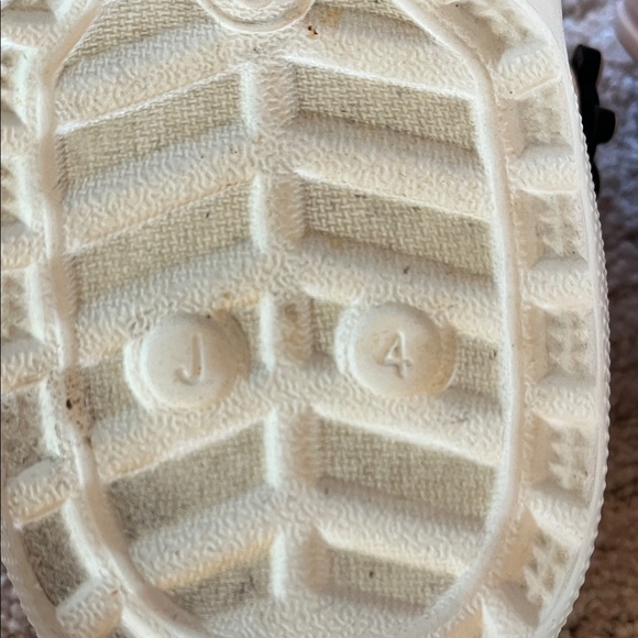 CROCS Red Minnie Mouse - Picture 4 of 5